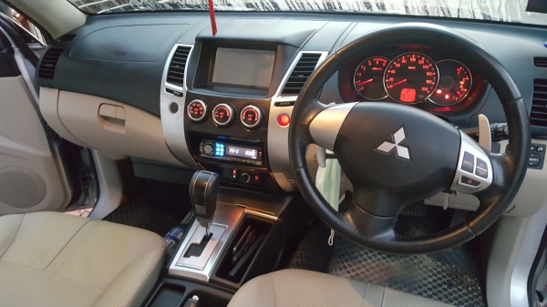 12 ปาเจโร่ สปอต์ ดีเซล เกียร์ออโต้ ท็อปสุด 178 แรงม้า abs airbag