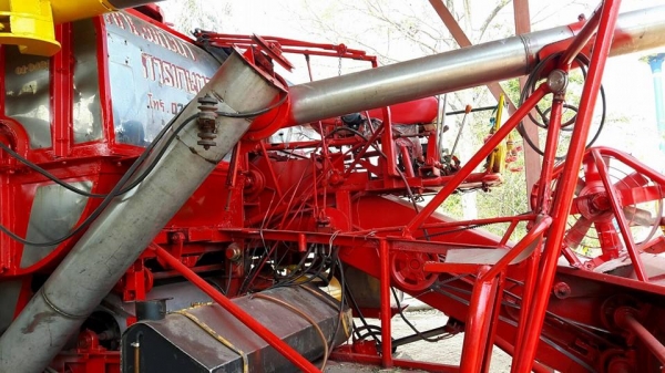 ขายรถเกี่ยวข้าวศักดิ์พัฒนา เครื่องhino jo8c 250เทอร์โบว์ ช่วงล่างดี ระบบอุ้มปรับระดับ พร้อมลงงาน ขายรถเกี่ยวข้าวศักดิ์พัฒนา เครื่องhino jo8c 250เทอร์โบว์ ช่วงล่างดี ระบบอุ้มปรับระดับ พร้อมลงงาน