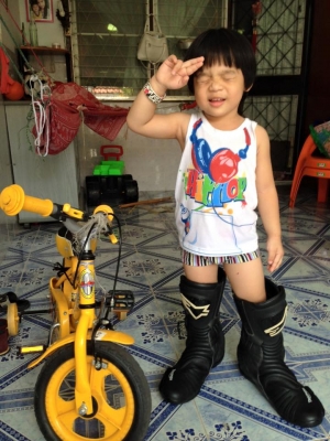 ขายรองเท้าขี่รถทางเรียบAIpinestars รุ่นลิมิเต็ด.TRIUMPHสภาพ95\%เหมือนของใหม่ไซร์.45