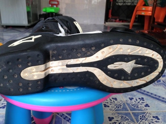 ขายรองเท้าขี่รถทางเรียบAIpinestars รุ่นลิมิเต็ด.TRIUMPHสภาพ95\%เหมือนของใหม่ไซร์.45 ขายรองเท้าขี่รถทางเรียบAIpinestars รุ่นลิมิเต็ด.TRIUMPHสภาพ95\%เหมือนของใหม่ไซร์.45