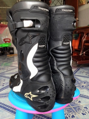 ขายรองเท้าขี่รถทางเรียบAIpinestars รุ่นลิมิเต็ด.TRIUMPHสภาพ95\%เหมือนของใหม่ไซร์.45