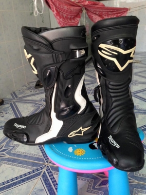 ขายรองเท้าขี่รถทางเรียบAIpinestars รุ่นลิมิเต็ด.TRIUMPHสภาพ95\%เหมือนของใหม่ไซร์.45