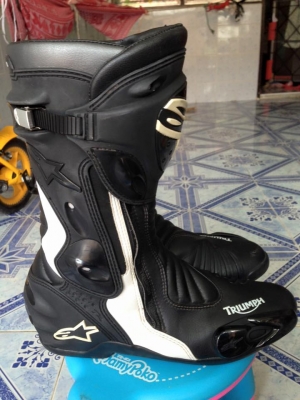 ขายรองเท้าขี่รถทางเรียบAIpinestars รุ่นลิมิเต็ด.TRIUMPHสภาพ95\%เหมือนของใหม่ไซร์.45