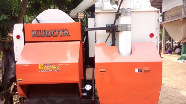 รถเกี่ยวข้าวรถอุ้มDc70 G ปี56 สภาพดี พร้อมใ้ช้งาน รถเกี่ยวข้าวรถอุ้มDc70 G ปี56 สภาพดี พร้อมใ้ช้งาน