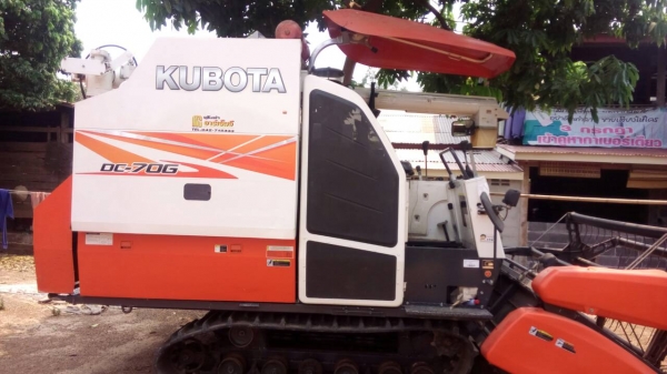 รถเกี่ยวข้าวรถอุ้มDc70 G ปี56 สภาพดี พร้อมใ้ช้งาน รถเกี่ยวข้าวรถอุ้มDc70 G ปี56 สภาพดี พร้อมใ้ช้งาน