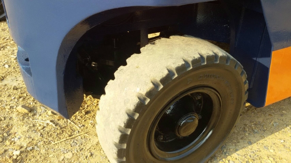 ขายรถยก TOYOTA 5FG20 เครื่องเบนซิน 5k เสาสูง 3 เมตร ยกได้ 2 ตัน เกียร์ธรรมดา สนใจติดต่อ 089-7949488