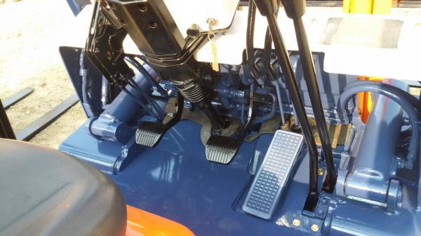 ขายรถยก TOYOTA 5FG20 เครื่องเบนซิน 5k เสาสูง 3 เมตร ยกได้ 2 ตัน เกียร์ธรรมดา สนใจติดต่อ 089-7949488