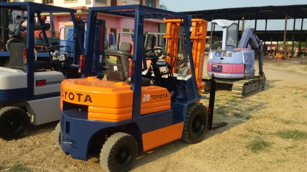 ขายรถยก TOYOTA 5FG20 เครื่องเบนซิน 5k เสาสูง 3 เมตร ยกได้ 2 ตัน เกียร์ธรรมดา สนใจติดต่อ 089-7949488