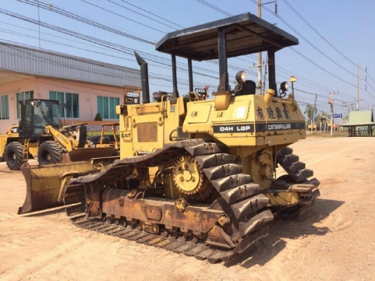 ขายรถดันดิน CAT D4H ทำงาน 9XX ชม. สภาพสวยพร้อมใช้ นำเข้าจากญี่ปุ่น มีVDOการทำงานครับ ขายรถดันดิน CAT D4H ทำงาน 9XX ชม. สภาพสวยพร้อมใช้ นำเข้าจากญี่ปุ่น มีVDOการทำงานครับ