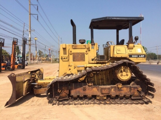 ขายรถดันดิน CAT D4H ทำงาน 9XX ชม. สภาพสวยพร้อมใช้ นำเข้าจากญี่ปุ่น มีVDOการทำงานครับ