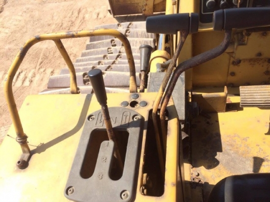 ขายรถดันดิน CAT D4H ทำงาน 9XX ชม. สภาพสวยพร้อมใช้ นำเข้าจากญี่ปุ่น มีVDOการทำงานครับ ขายรถดันดิน CAT D4H ทำงาน 9XX ชม. สภาพสวยพร้อมใช้ นำเข้าจากญี่ปุ่น มีVDOการทำงานครับ