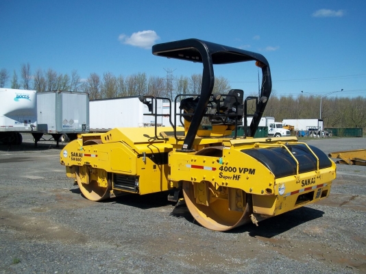 สนใจสั่งนำเข้าได้ครับ รถบด (13.4 ton.) SAKAI SW880 1,644hrs 2008yr