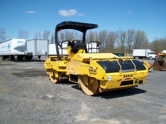 สนใจสั่งนำเข้าได้ครับ รถบด (13.4 ton.) SAKAI SW880 1,644hrs 2008yr