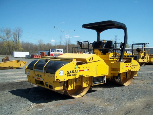 สนใจสั่งนำเข้าได้ครับ รถบด (13.4 ton.) SAKAI SW880 1,644hrs 2008yr