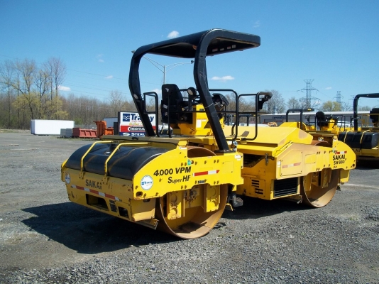 สนใจสั่งนำเข้าได้ครับ รถบด (13.4 ton.) SAKAI SW880 1,644hrs 2008yr