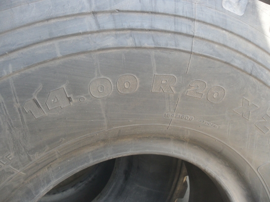 ยางเลเดียล 14.00-20 สวยๆ เส้นละ 2500 บาท ยางเลเดียล 14.00-20 สวยๆ เส้นละ 2500 บาท