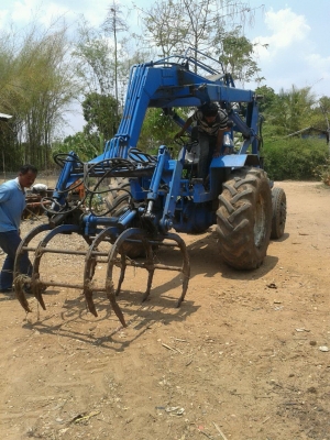 ขายรถคีบอ้อยฟอร์ด T5 คีบหลัง เสื้อและอุปกรณ์อย่างอื่นยังอยู่ครบ สภาพพร้อมลุย เครื่องดี เกียร์ดี เอกสารสัญญาซื้อขาย