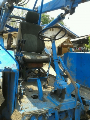 ขายรถคีบอ้อยฟอร์ด T5 คีบหลัง เสื้อและอุปกรณ์อย่างอื่นยังอยู่ครบ สภาพพร้อมลุย เครื่องดี เกียร์ดี เอกสารสัญญาซื้อขาย