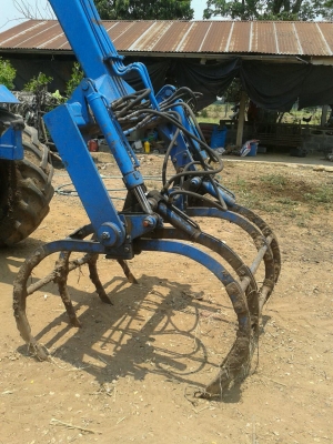 ขายรถคีบอ้อยฟอร์ด T5 คีบหลัง เสื้อและอุปกรณ์อย่างอื่นยังอยู่ครบ สภาพพร้อมลุย เครื่องดี เกียร์ดี เอกสารสัญญาซื้อขาย