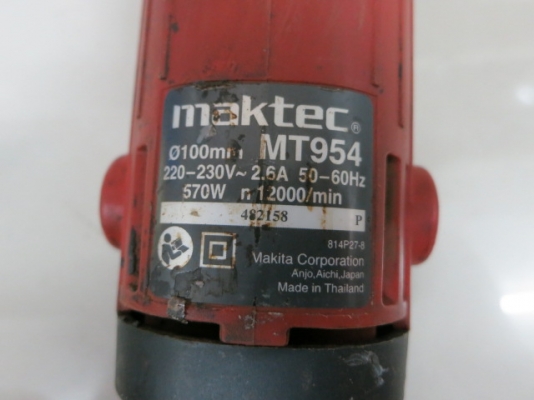 เครื่องเจียร์ 4 นิ้ว ยี่ห้อ MAKTEC รุ่น MT954 570 วัตต์ ของแท้ สภาพใหม่ พร้อมใช้งาน