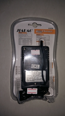 เครื่องชาร์จถ่านพร้อมถ่านชาร์จ 4 ก้อน