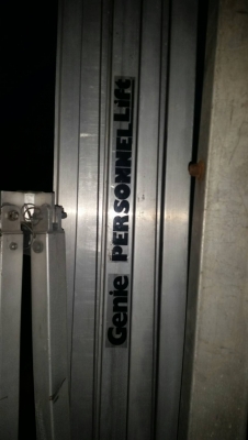 ขาย - กระเช้า แมนลิฟต์ GENIC 330LBS แบบเข็น อะลูมิเนียม สูง 12 เมตร ขากางออก ถอดเก็บได้ใช้ไฟฟ้า 100/200V