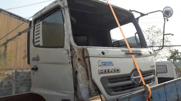 โครงหัวเก๋ง Hino 9J สภาพดี อุปกรณํไม่ครบ ขายตามสภาพ