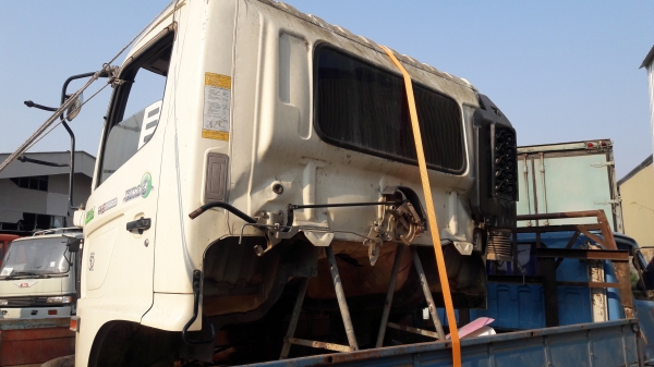 โครงหัวเก๋ง Hino 9J สภาพดี อุปกรณํไม่ครบ ขายตามสภาพ