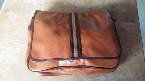 กระเป๋าหนัง