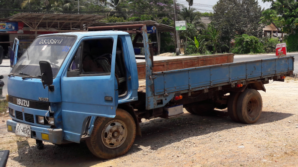 ISUZU NKR 110 แรงม้า เครื่องดี คัสซีสวย ทะเบียนพร้อมโอน
