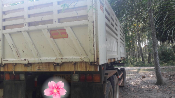 ขายหางพ่วงดัมพ์สามมิตร 3 เพลาแท้ปี 2555 จดทะเบียนปี 2557 ราคา 600000 ขายหางพ่วงดัมพ์สามมิตร 3 เพลาแท้ปี 2555 จดทะเบียนปี 2557 ราคา 600000