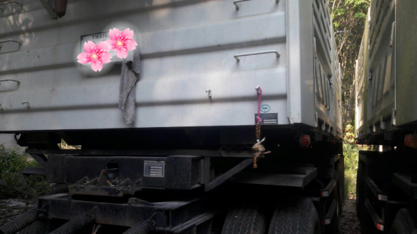 ขายหางพ่วงดัมพ์สามมิตร 3 เพลาแท้ปี 2555 จดทะเบียนปี 2557 ราคา 600000 ขายหางพ่วงดัมพ์สามมิตร 3 เพลาแท้ปี 2555 จดทะเบียนปี 2557 ราคา 600000