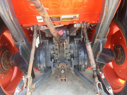 ูโบต้า L4708 4 WD ใบมีดตราช้าง ทำงาน 813 ชั่วโมง เล่มทะเบียนพร้อม จด ต.ค.2556