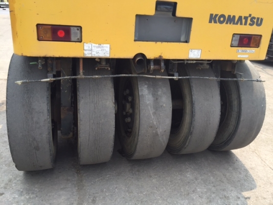 รถบด 9 ล้อยาง Komatsu JW200 รุ่นใหม่ สภาพสวย พร้อมใใช้งาน ชม.การทำงาน 3000 ชม.