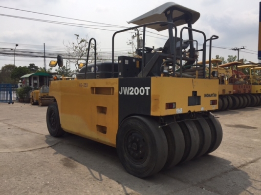 รถบด 9 ล้อยาง Komatsu JW200 รุ่นใหม่ สภาพสวย พร้อมใใช้งาน ชม.การทำงาน 3000 ชม.