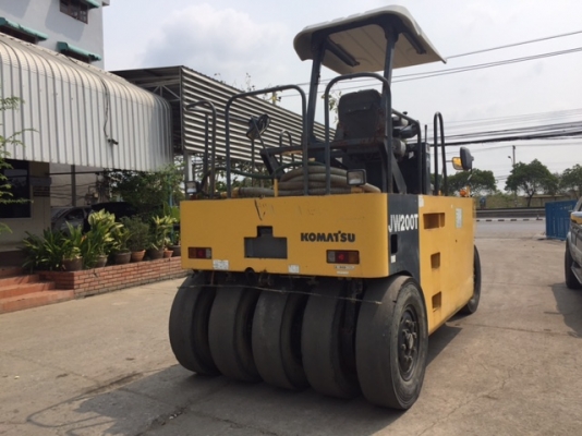 รถบด 9 ล้อยาง Komatsu JW200 รุ่นใหม่ สภาพสวย พร้อมใใช้งาน ชม.การทำงาน 3000 ชม.
