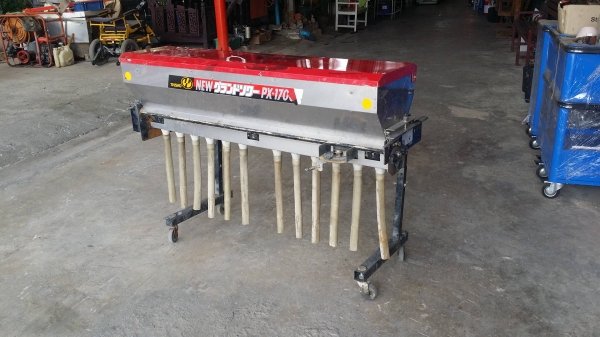 เครื่องหยอดปุ๋ย TAISHO รุ่น PX-1700  เก่าญี่ปุ่น ขนาดยาว 140 cm. กว้าง 37 cm. ใช้สำหรับติดท้ายรถไถ