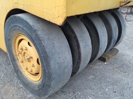 ขายด่วนรถบดหน้าเหล็กหลังยางขนาด4ตัน DYNAPAC SG15C รถใช้งานได้ ขายตามสภาพ