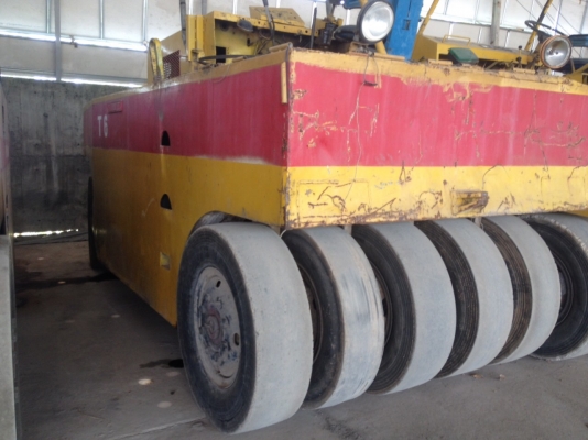 ขายด่วนรถบดหน้าเหล็กหลังเหล็กขนาด3.5ตัน Inger solland DD35 รถใช้งานได้ ขายตามสภาพ