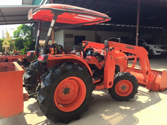 ขายรถไถ Kubota L3608(4WD) พร้อมชุดบุ้งกี๋ รถสวย เดิมๆ 200ชั่วโมง พร้อมใช้งาน
