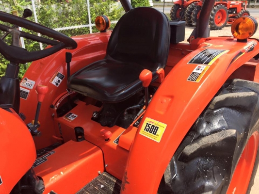 ขายรถไถ Kubota L3608(4WD) พร้อมชุดบุ้งกี๋ รถสวย เดิมๆ 200ชั่วโมง พร้อมใช้งาน