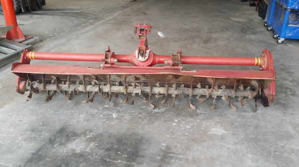 นำเข้าจากญี่ปุ่น โรตารี่รถไถนั่งขับ  HR-2200B (1) สีแดง เก่าญี่ปุ่น ขนาดกว้าง 235 cm. สภาพดีพร้อมใช้งาน  ไม่เคยใช้งานในไทย