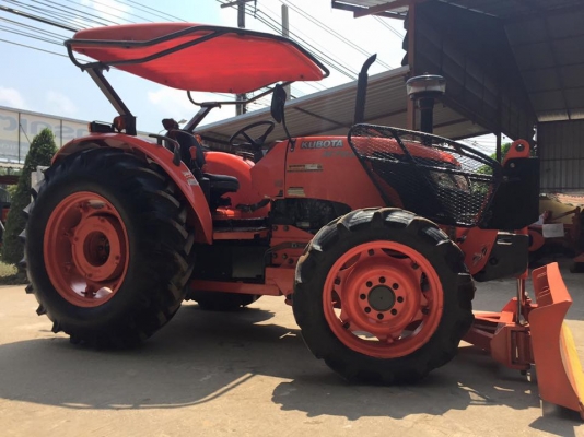 ขายรถไถ Kubota M7040 (4WD) พร้อมดันหน้า ผานพรวนช้าง รถพร้อมใช้งานครับ