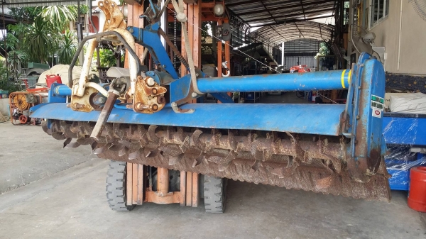 โรตารี่รถไถนั่งขับ  HR-2600B  เก่าญี่ปุ่น ขนาดกว้าง 277 cm. สภาพดีพร้อมใช้งาน  ไม่เคยใช้งานในไทย