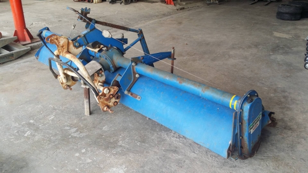 โรตารี่รถไถนั่งขับ  HR-2600B  เก่าญี่ปุ่น ขนาดกว้าง 277 cm. สภาพดีพร้อมใช้งาน  ไม่เคยใช้งานในไทย