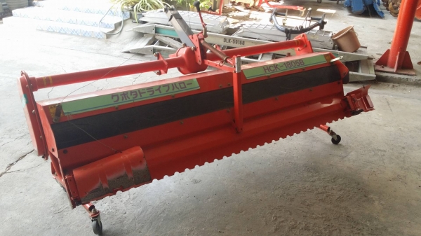 โรตารี่รถไถนั่งขับ  KUBOTA HCK1805B  เก่าญี่ปุ่น ขนาดกว้าง 190cm. สภาพดีพร้อมใช้งาน มีล้อลากช่วยให้การเคลื่อนย้ายสะดวก  ไม่เคยใช้งานในไทย