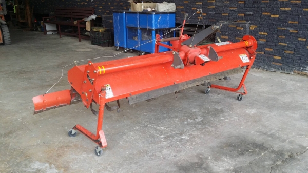 โรตารี่รถไถนั่งขับ  KUBOTA HCK1805B  เก่าญี่ปุ่น ขนาดกว้าง 190cm. สภาพดีพร้อมใช้งาน มีล้อลากช่วยให้การเคลื่อนย้ายสะดวก  ไม่เคยใช้งานในไทย