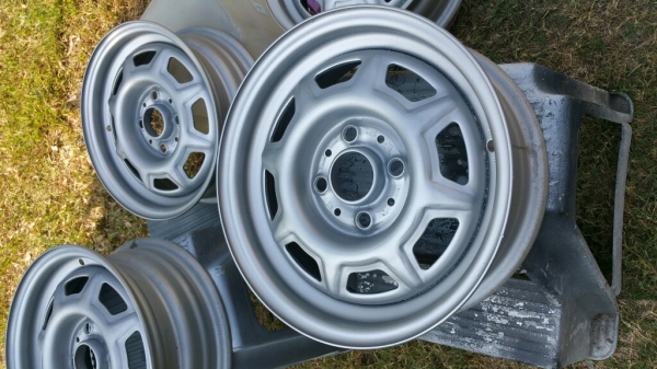 ล้อกะทะแท้ bmw 2002