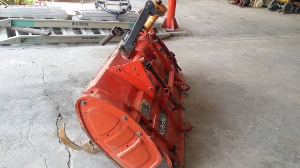 โรตารี่รถไถนั่งขับ  KUBOTA รุ่น R6G  เก่าญี่ปุ่น ขนาดกว้าง 197cm. สภาพดีพร้อมใช้งาน  ไม่เคยใช้งานในไทย