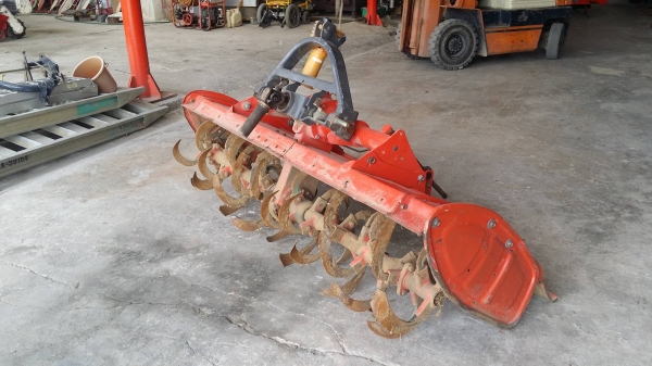 โรตารี่รถไถนั่งขับ  KUBOTA รุ่น R6G  เก่าญี่ปุ่น ขนาดกว้าง 197cm. สภาพดีพร้อมใช้งาน  ไม่เคยใช้งานในไทย